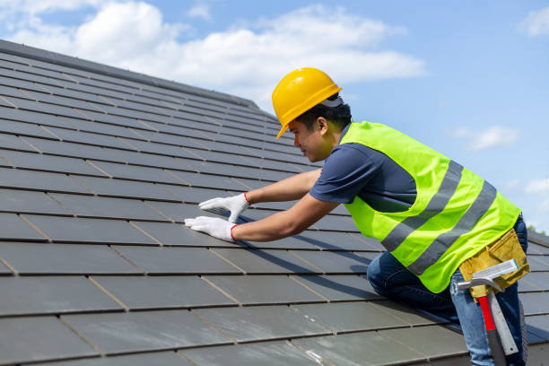 Best Flat Roof Repair Services  in River Hills, WI